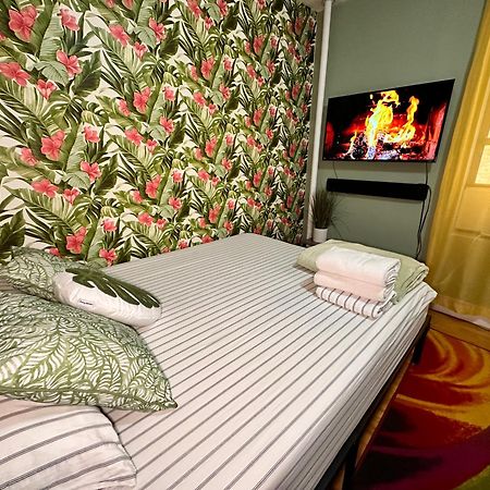 Tropical Comfort Room In Harlem Cozy Stay With Snacks & Style New York Eksteriør bilde